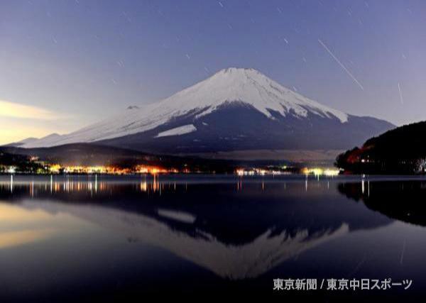 Z-060　月明かりの富士山 （山梨県山中湖村）