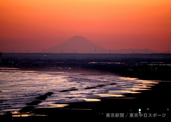 Z-094　九十九里浜と富士山（千葉県旭市）